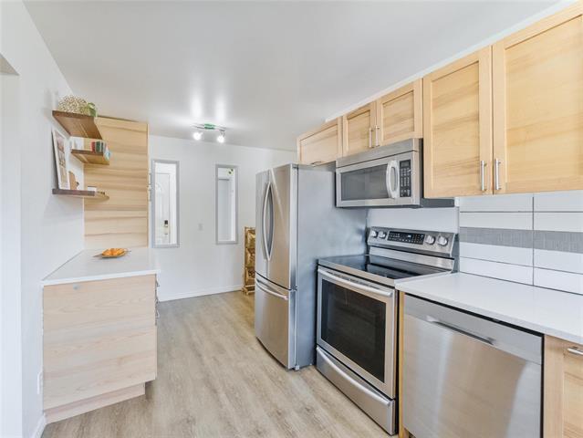 604 Beaverhill Blvd, Winnipeg, MB - Indoor Photo Showing Kitchen