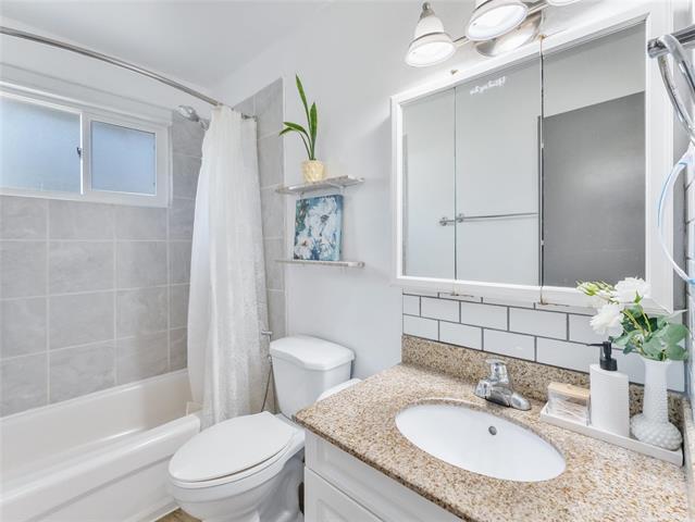 604 Beaverhill Blvd, Winnipeg, MB - Indoor Photo Showing Bathroom