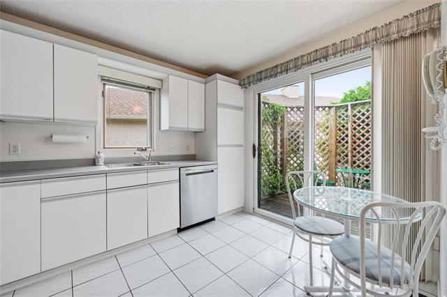7-6645 Roblin Blvd, Winnipeg, MB - Indoor Photo Showing Kitchen