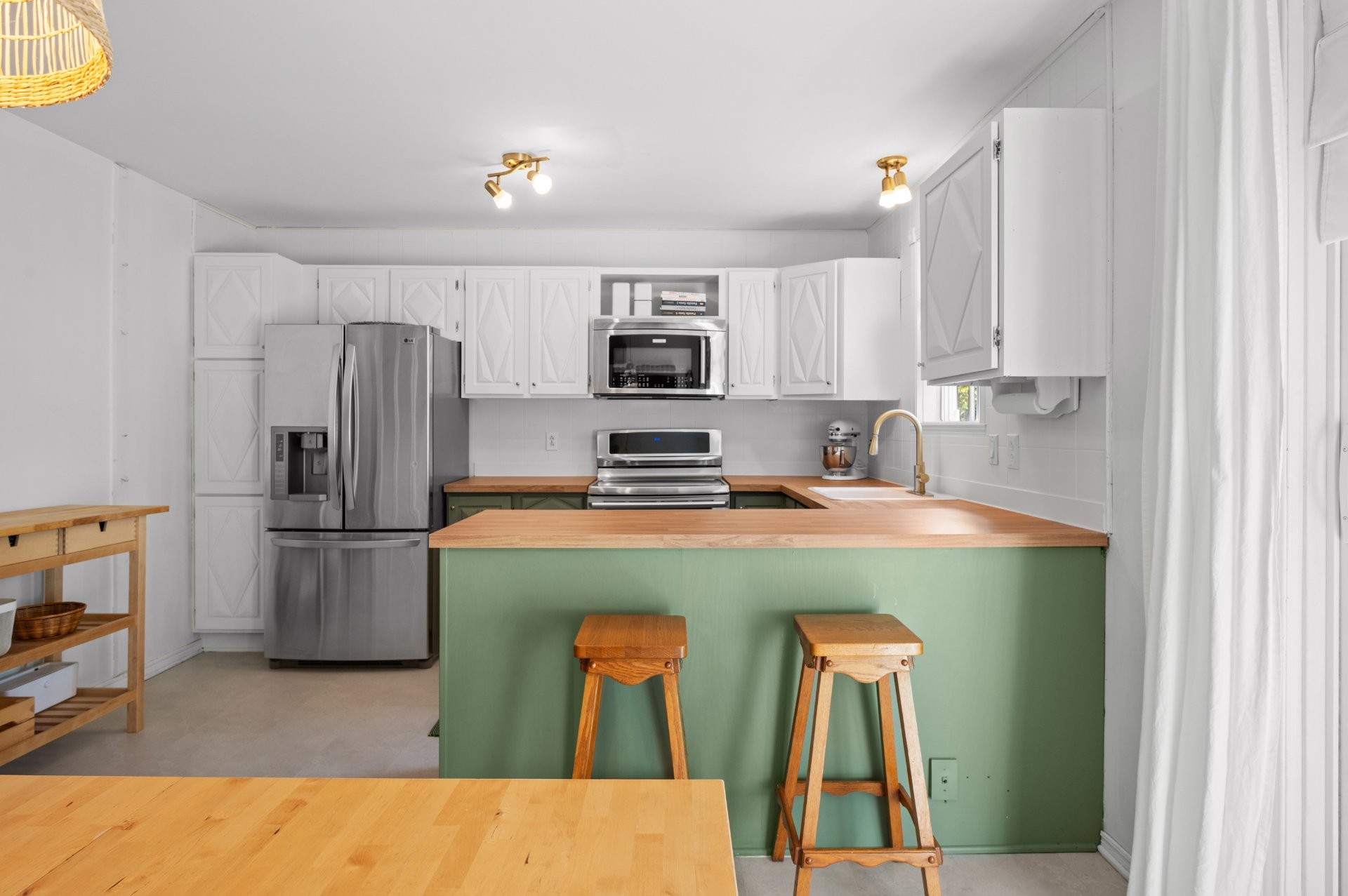 Kitchen - 373 Rue Goguet, Montréal (Rivière-Des-Prairies/Pointe-Aux-Trembles), QC - Indoor Photo Showing Kitchen