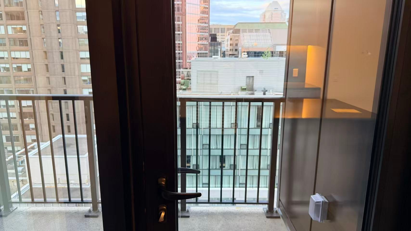Balcony - 2105-2060 Rue Peel, Montréal (Ville-Marie), QC - Photo Showing Other Room