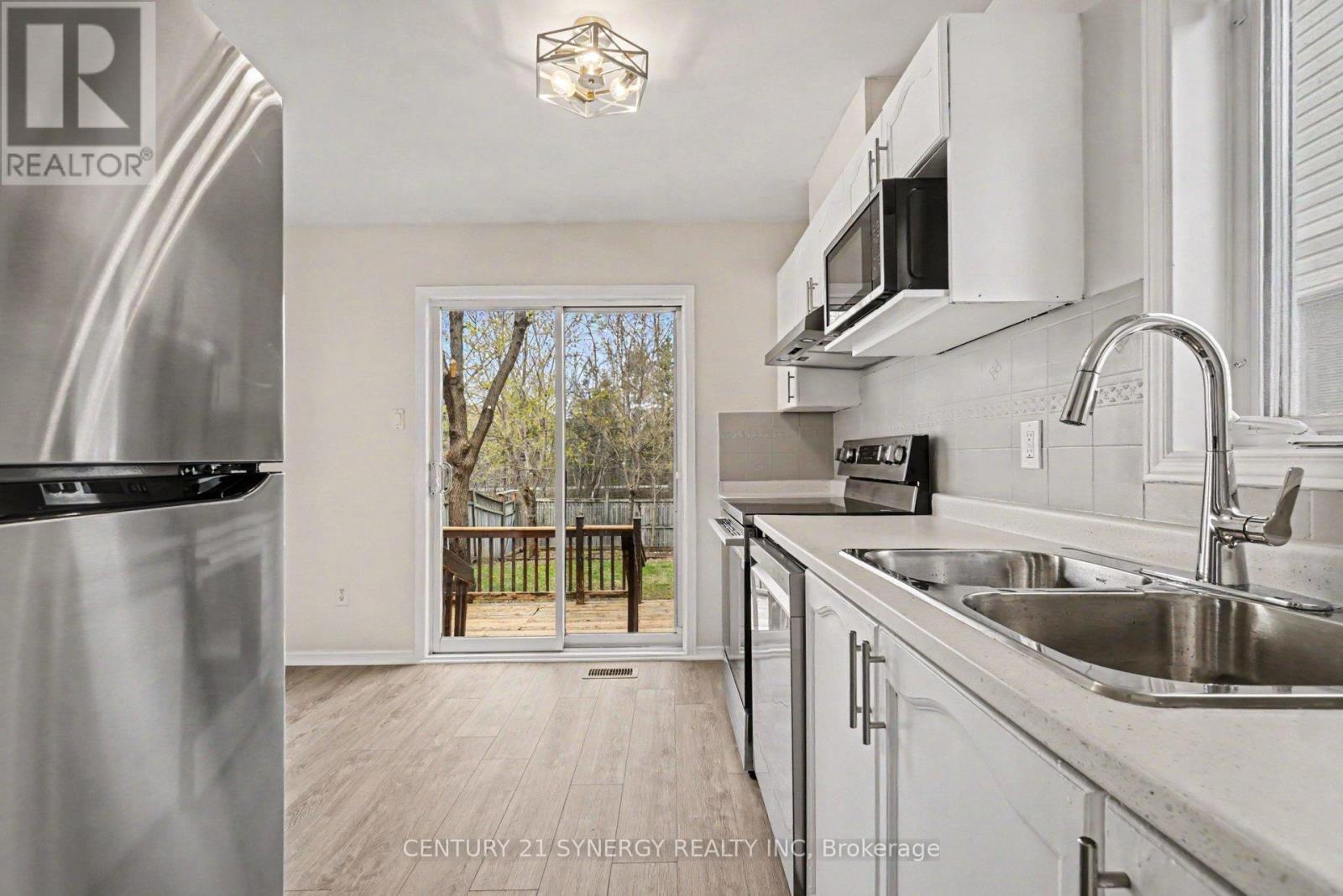 54 Meadowcroft Crescent, Ottawa, ON - Indoor Photo Showing Kitchen With Double Sink