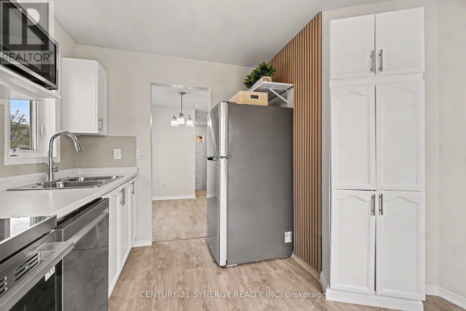 54 Meadowcroft Crescent, Ottawa, ON - Indoor Photo Showing Kitchen With Double Sink