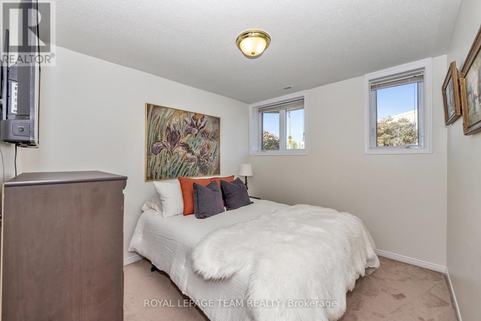 85 Cresthaven Drive, Ottawa, ON - Indoor Photo Showing Bedroom