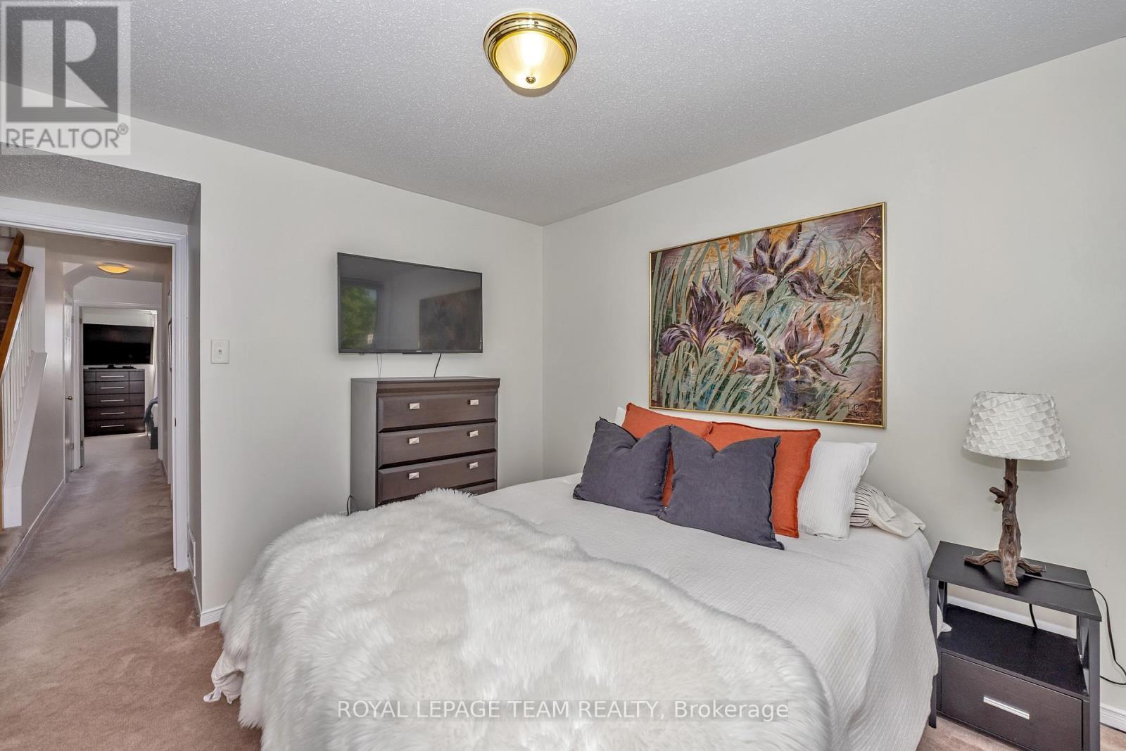 85 Cresthaven Drive, Ottawa, ON - Indoor Photo Showing Bedroom