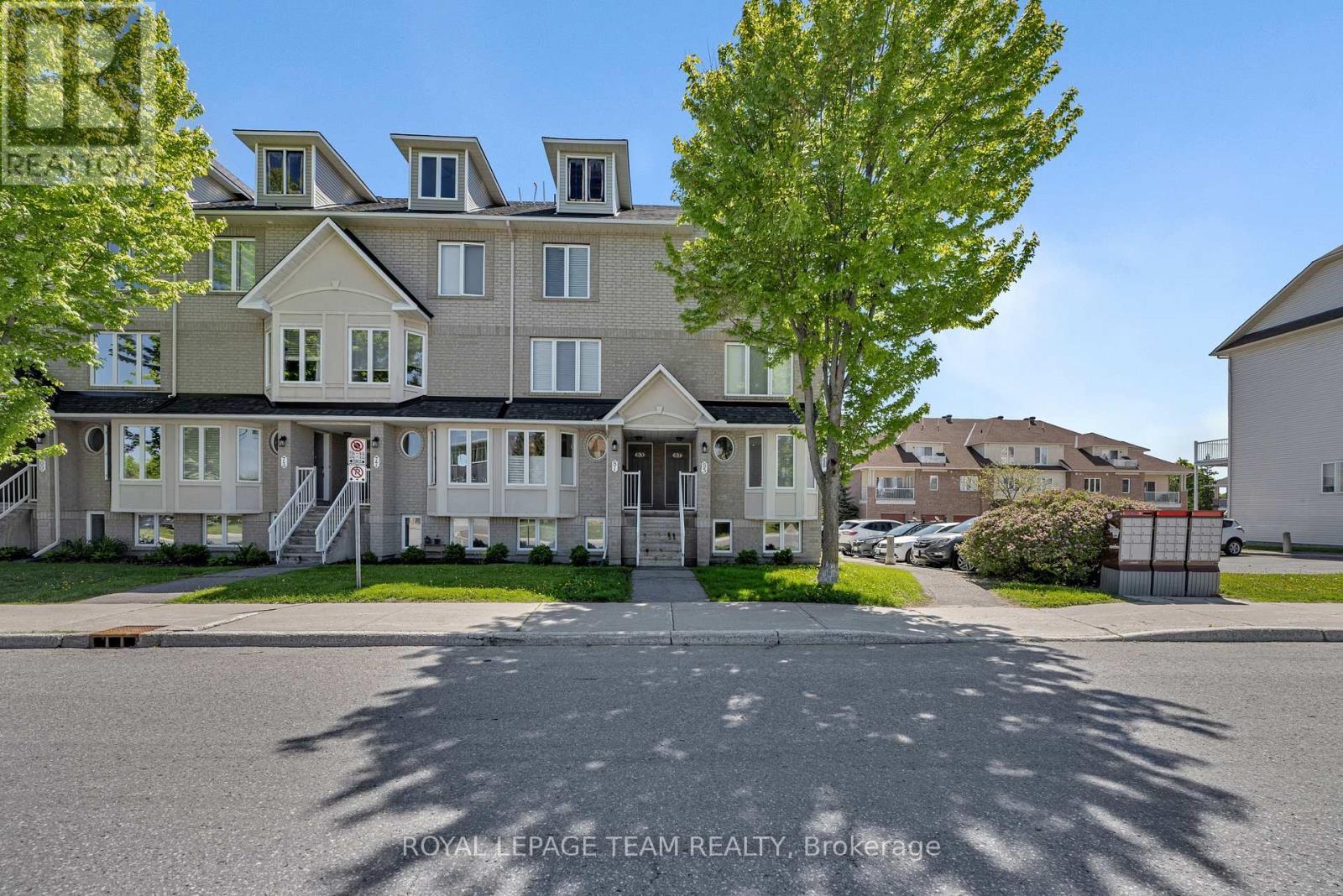 85 Cresthaven Drive, Ottawa, ON - Outdoor With Facade
