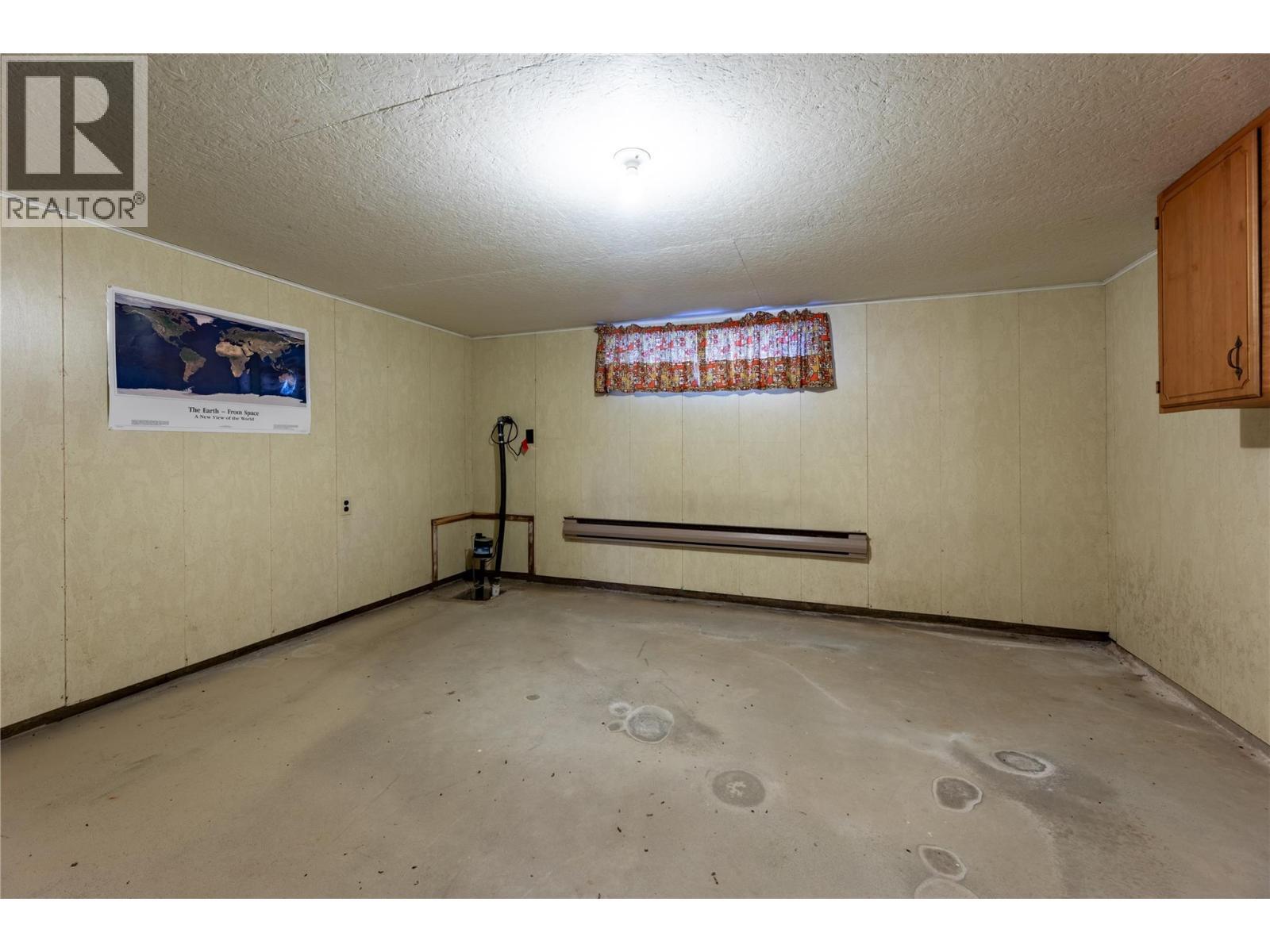 413 97A Highway, Sicamous, BC - Indoor Photo Showing Garage