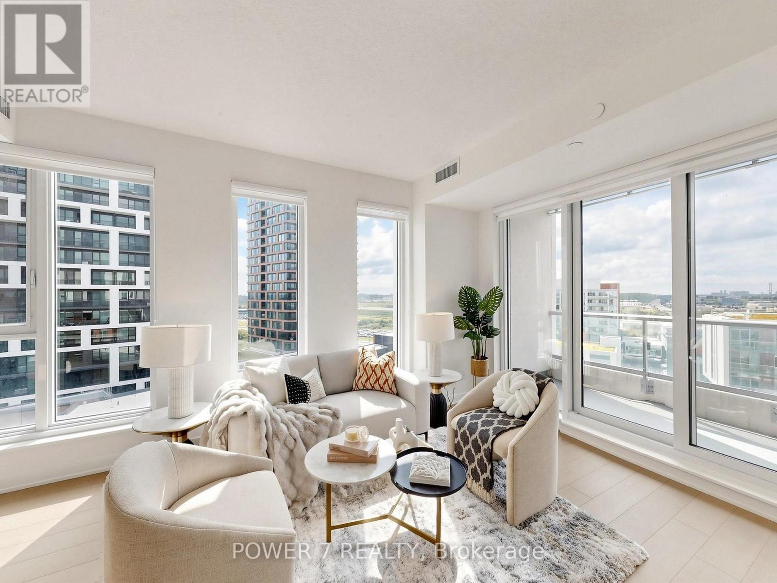 1612 - 292 Verdale Crossing, Markham, ON - Indoor Photo Showing Living Room