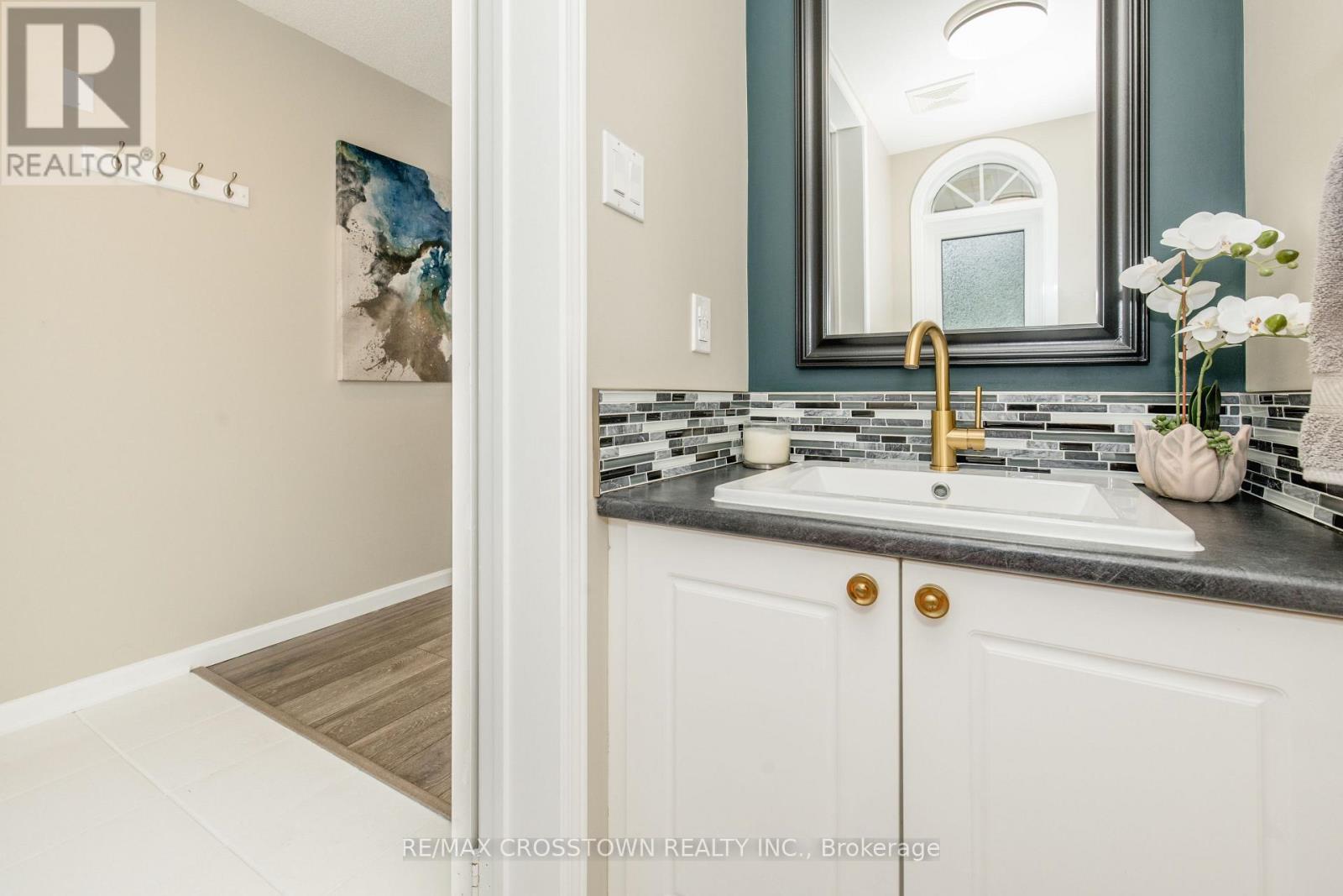 92 Cunningham Drive, Barrie, ON - Indoor Photo Showing Bathroom