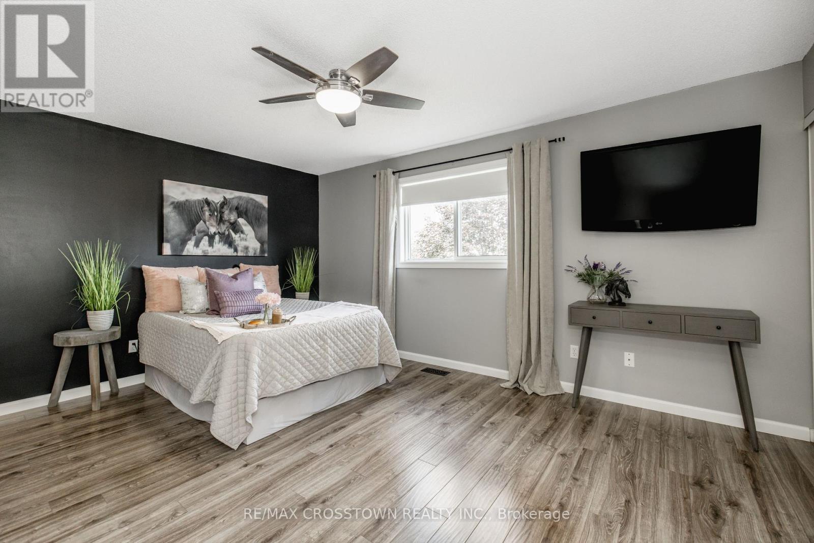 92 Cunningham Drive, Barrie, ON - Indoor Photo Showing Bedroom