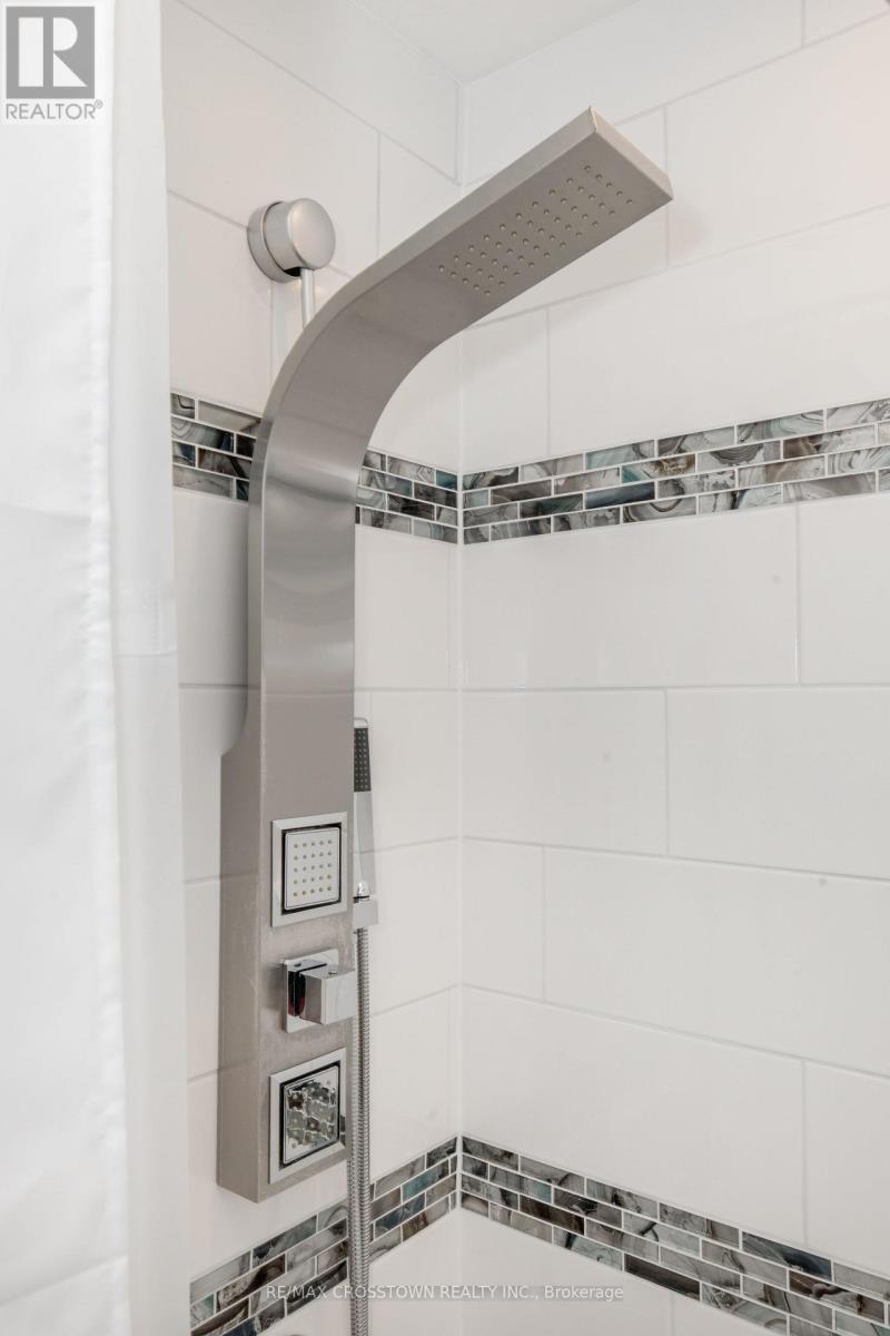 92 Cunningham Drive, Barrie, ON - Indoor Photo Showing Bathroom