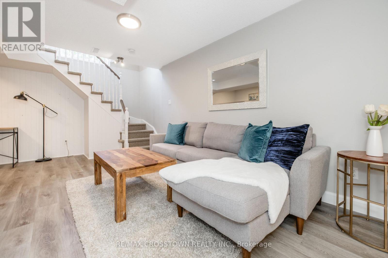 92 Cunningham Drive, Barrie, ON - Indoor Photo Showing Living Room