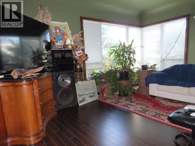 4538 Michigan Ave, Powell River, BC - Indoor