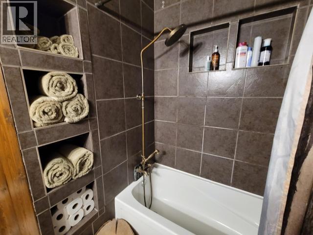 4538 Michigan Ave, Powell River, BC - Indoor Photo Showing Bathroom