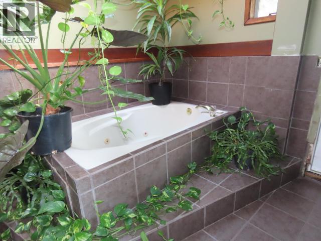4538 Michigan Ave, Powell River, BC - Indoor Photo Showing Bathroom