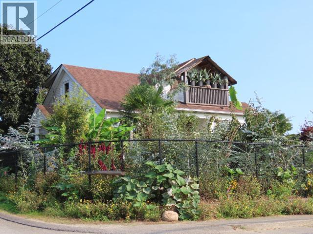 4538 Michigan Ave, Powell River, BC - Outdoor