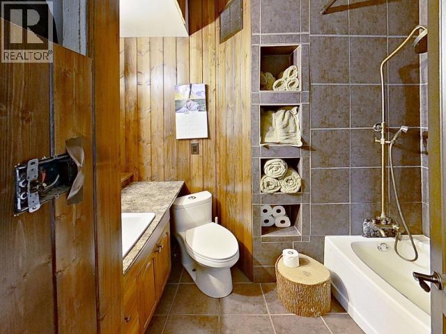 4538 Michigan Ave, Powell River, BC - Indoor Photo Showing Bathroom