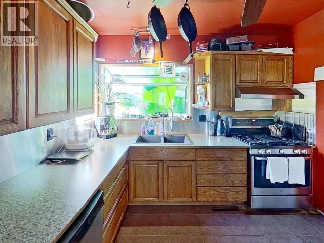 4538 Michigan Ave, Powell River, BC - Indoor Photo Showing Kitchen