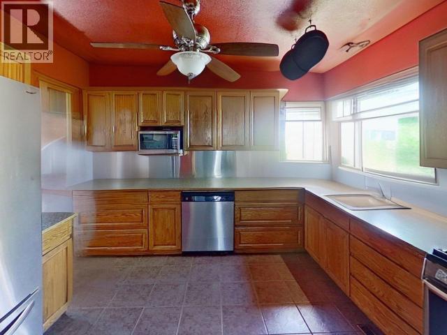 4538 Michigan Ave, Powell River, BC - Indoor Photo Showing Kitchen