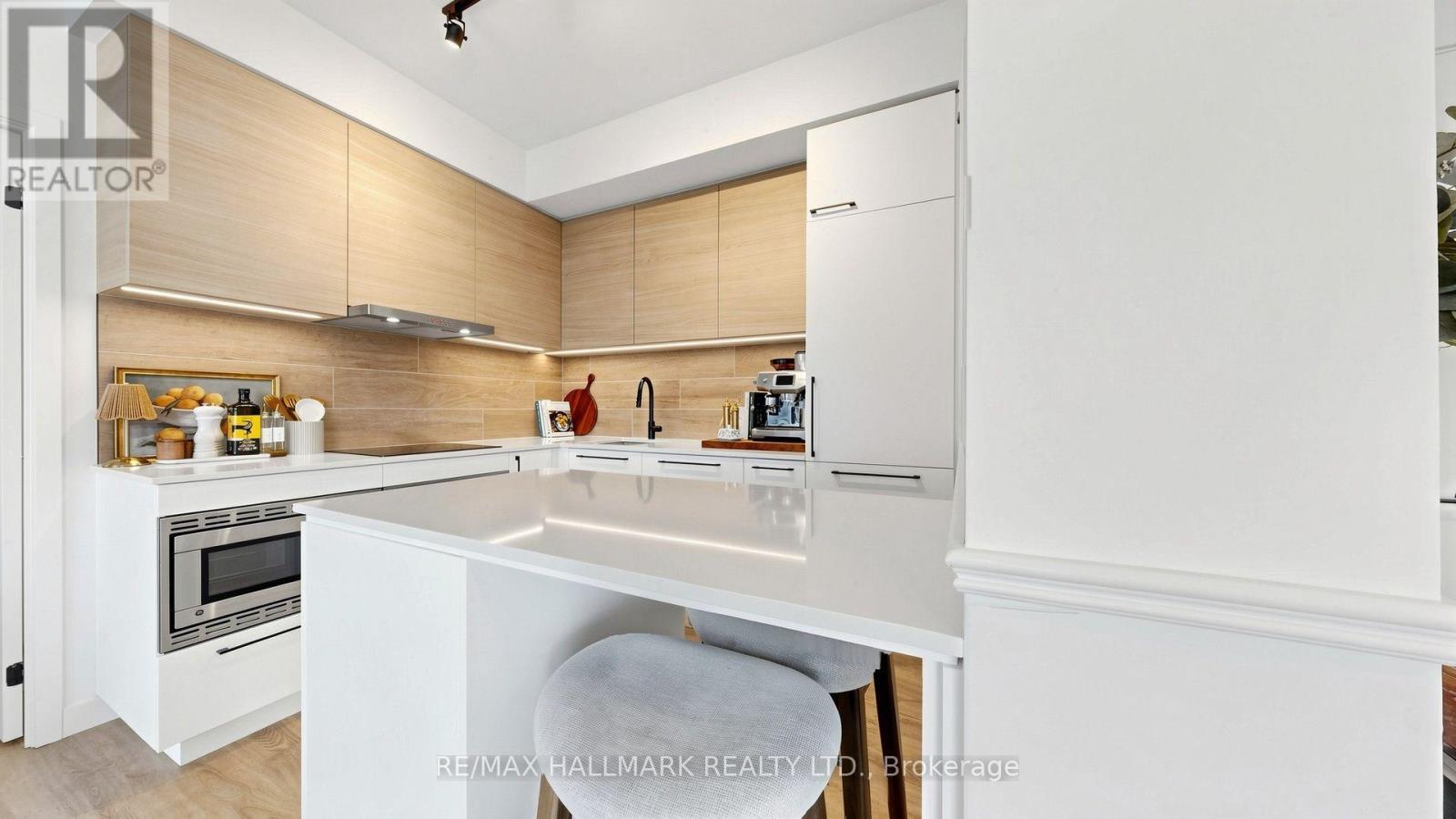 823 - 1050 Eastern Avenue, Toronto, ON - Indoor Photo Showing Other Room