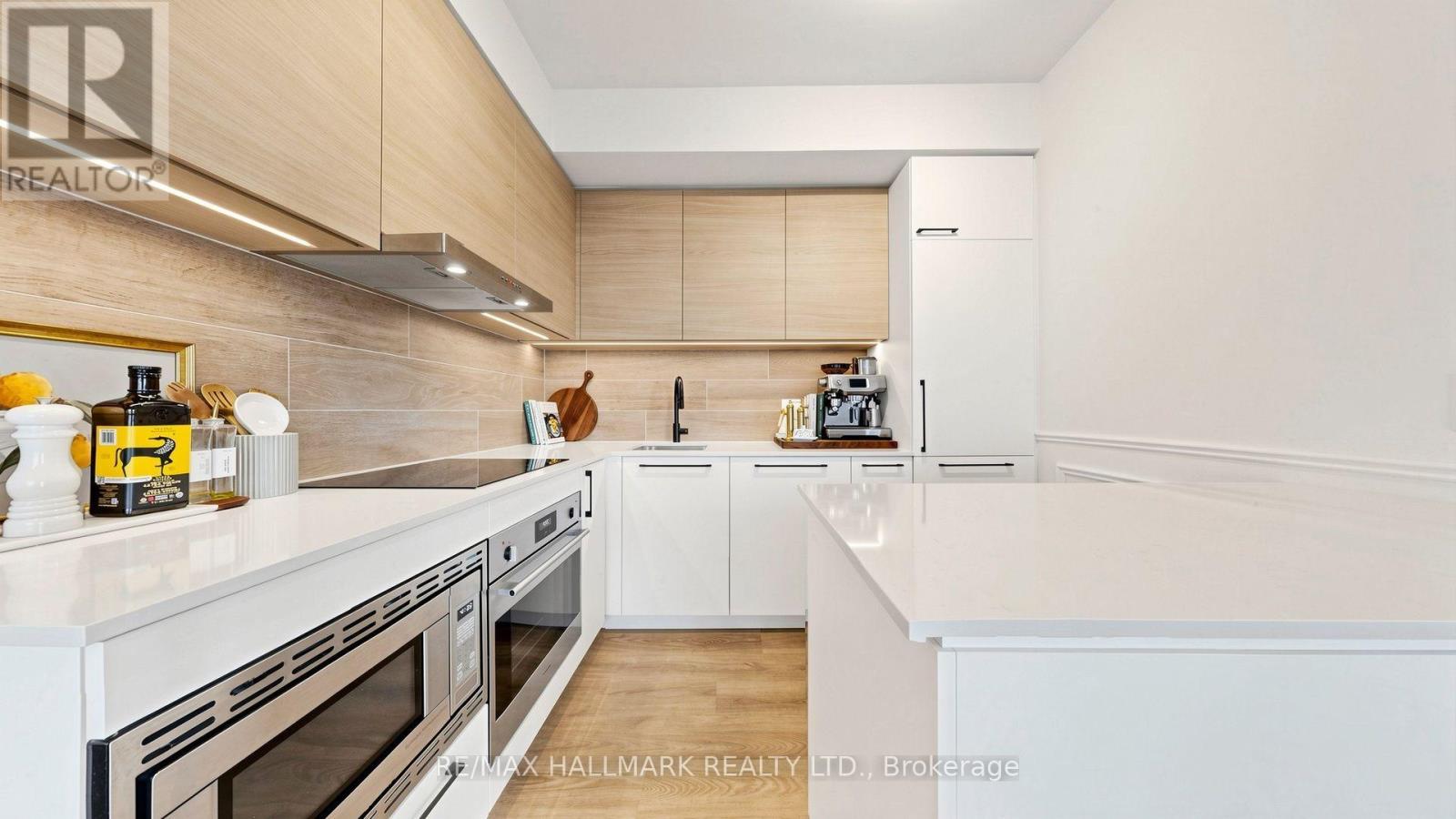 823 - 1050 Eastern Avenue, Toronto, ON - Indoor Photo Showing Kitchen