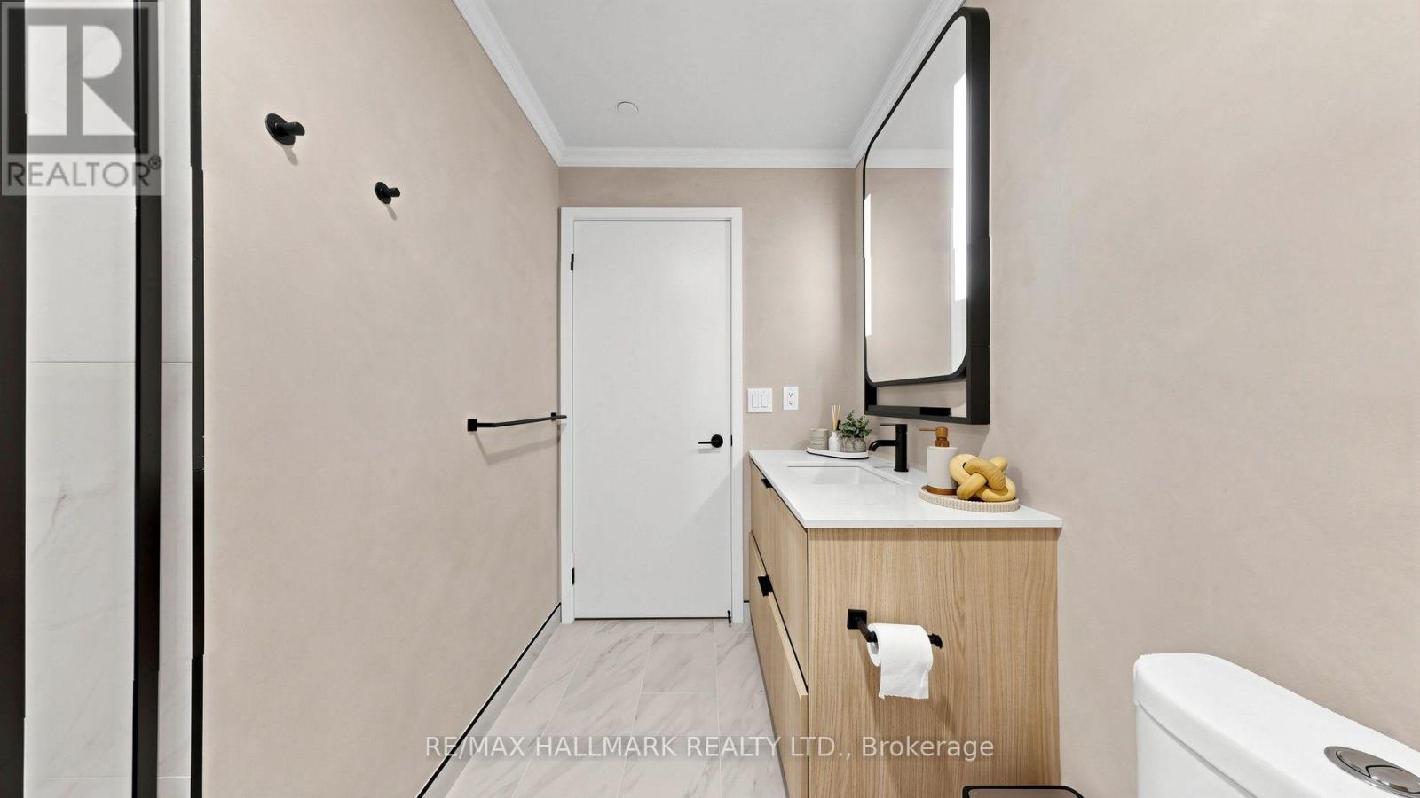 823 - 1050 Eastern Avenue, Toronto, ON - Indoor Photo Showing Bathroom