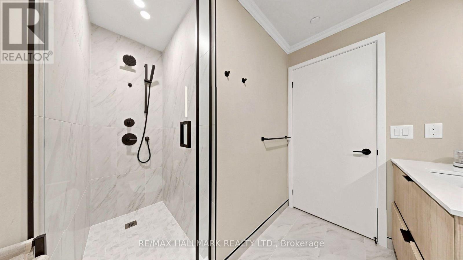 823 - 1050 Eastern Avenue, Toronto, ON - Indoor Photo Showing Bathroom