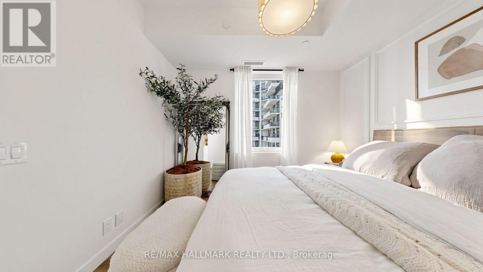 823 - 1050 Eastern Avenue, Toronto, ON - Indoor Photo Showing Bedroom