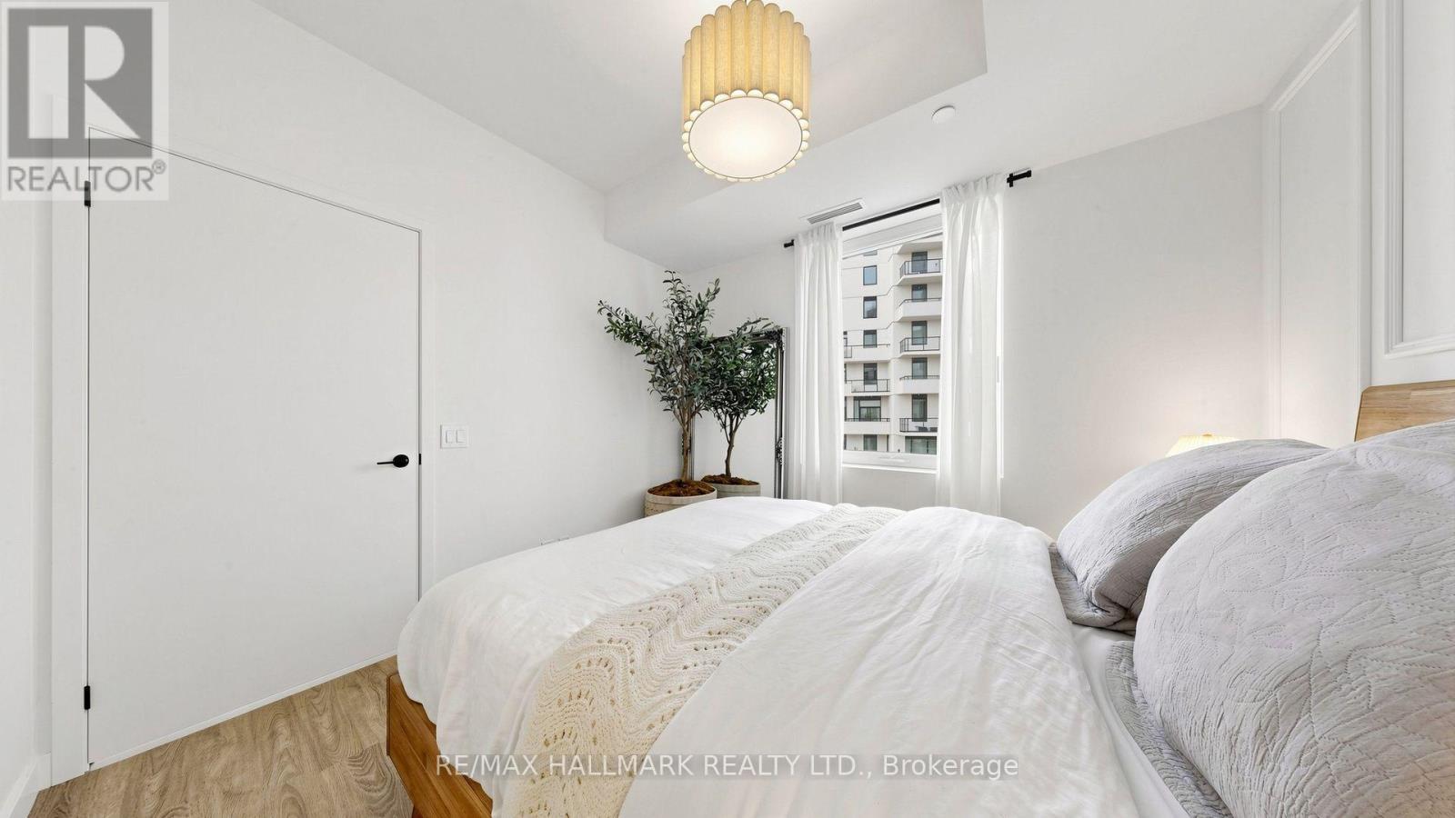 823 - 1050 Eastern Avenue, Toronto, ON - Indoor Photo Showing Bedroom