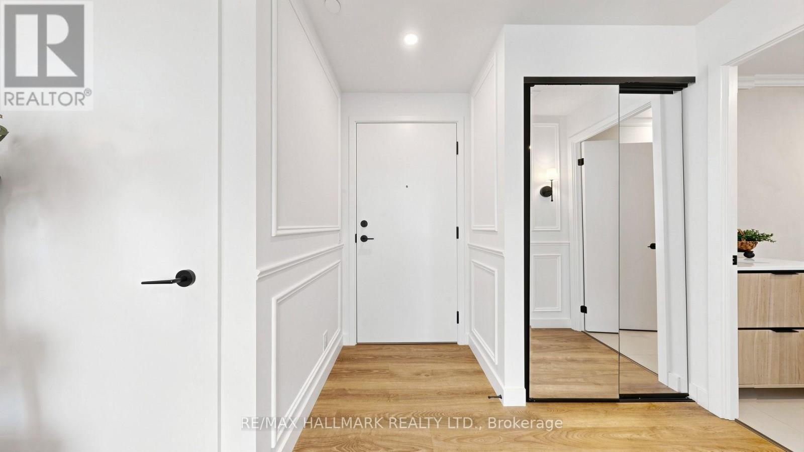 823 - 1050 Eastern Avenue, Toronto, ON - Indoor Photo Showing Other Room