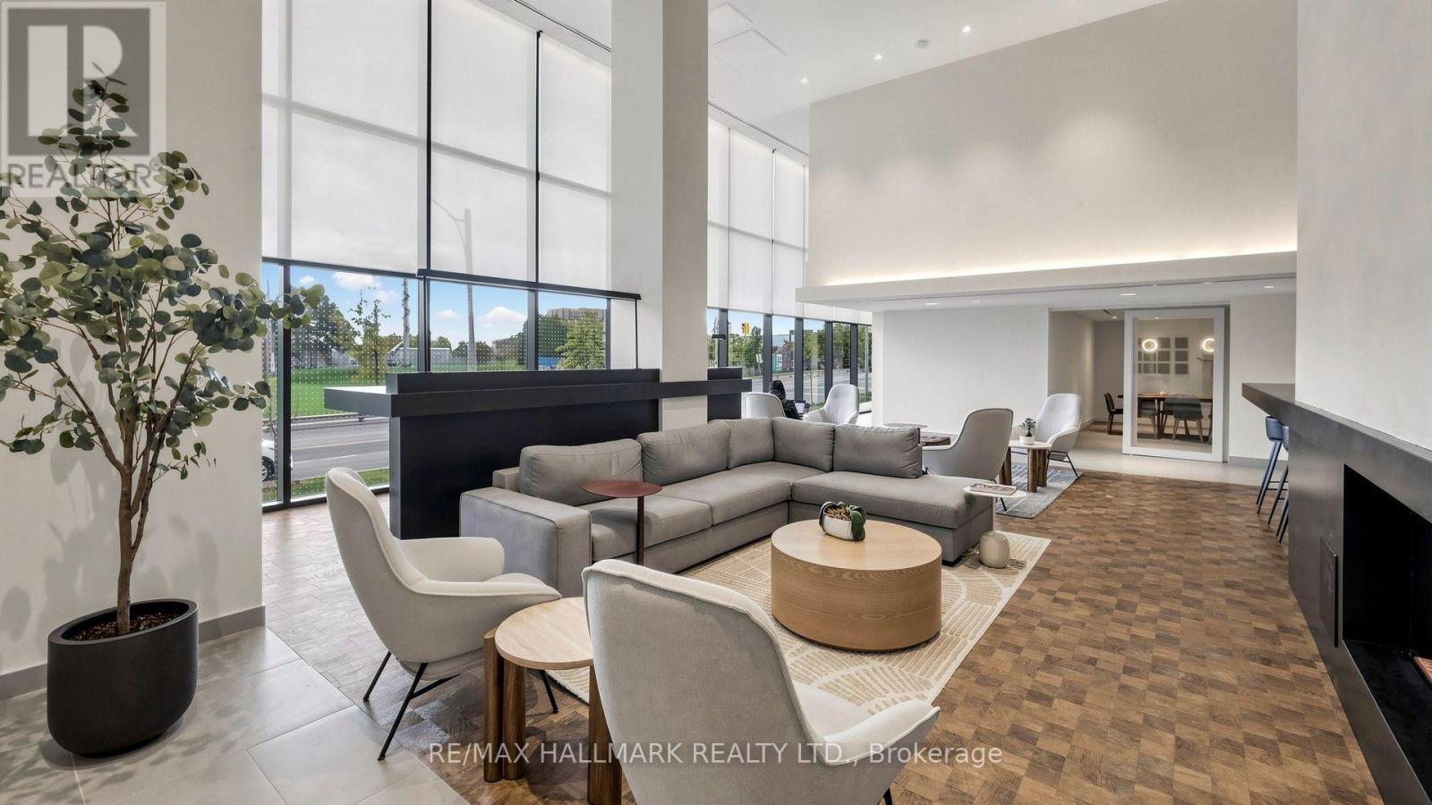 823 - 1050 Eastern Avenue, Toronto, ON - Indoor