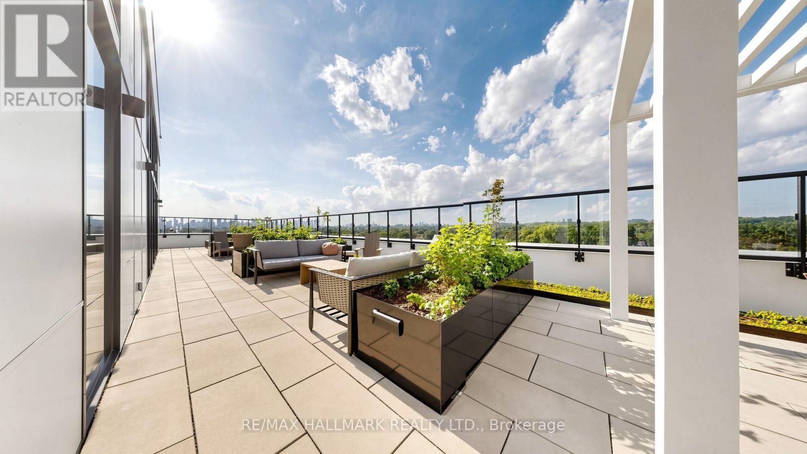 823 - 1050 Eastern Avenue, Toronto, ON - Outdoor With Balcony
