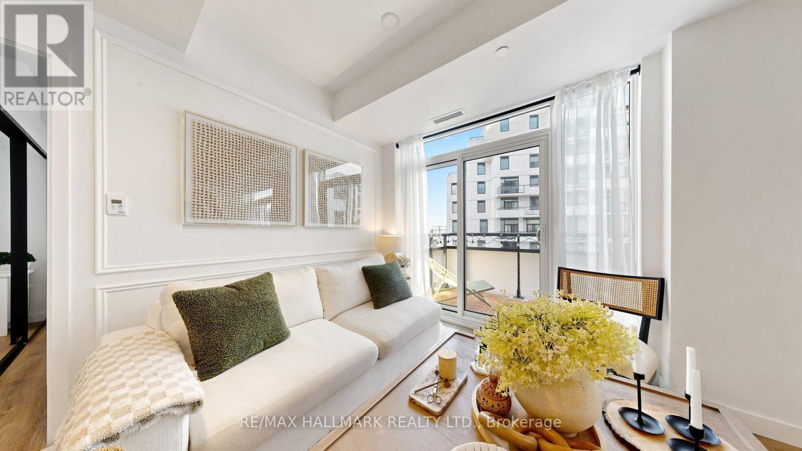 823 - 1050 Eastern Avenue, Toronto, ON - Indoor