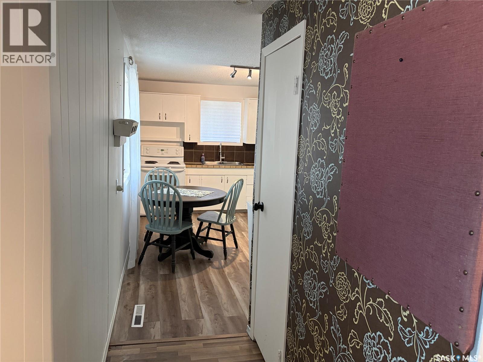 301 1St Avenue Se, Wadena, SK - Indoor