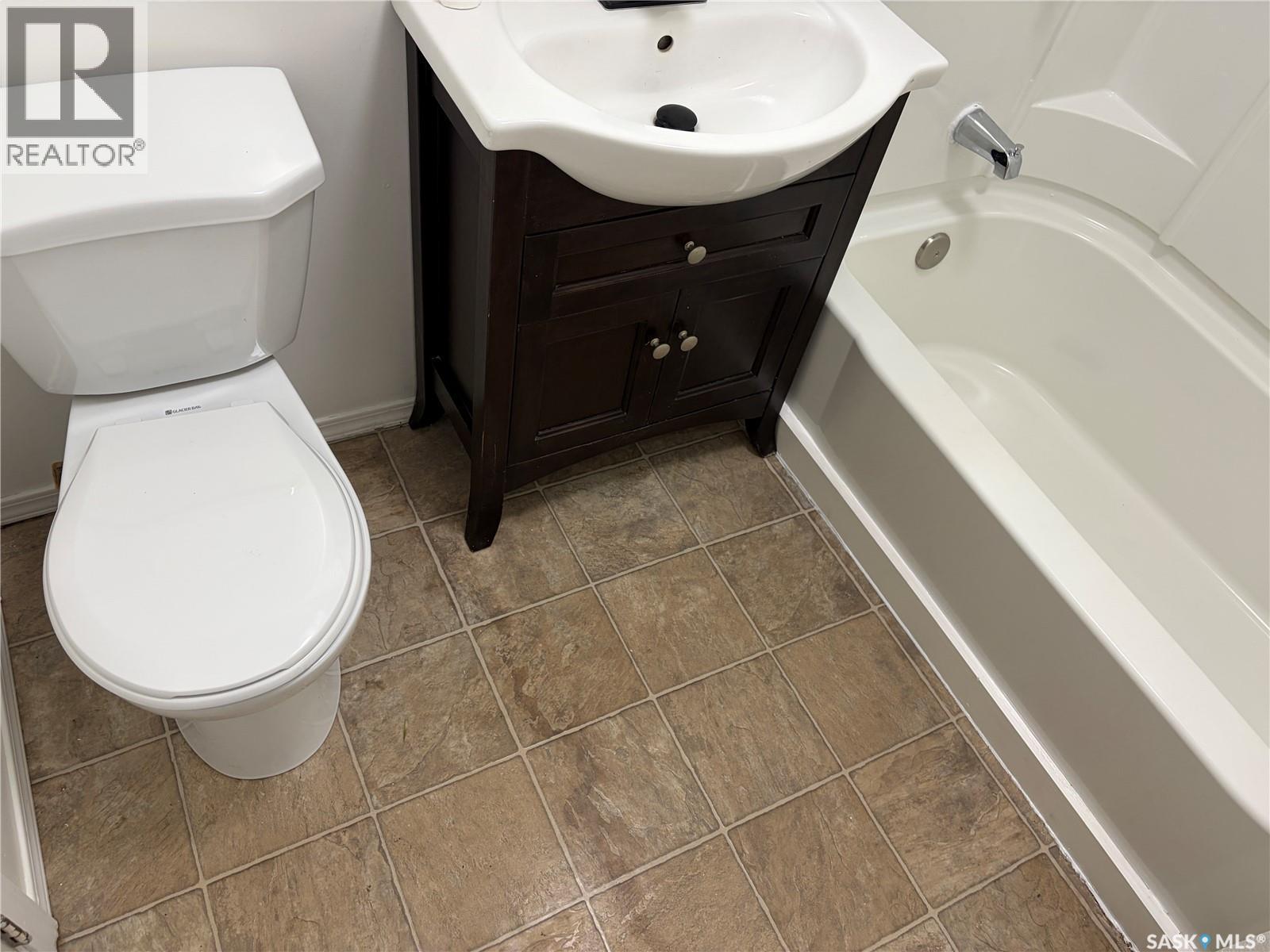 301 1St Avenue Se, Wadena, SK - Indoor Photo Showing Bathroom