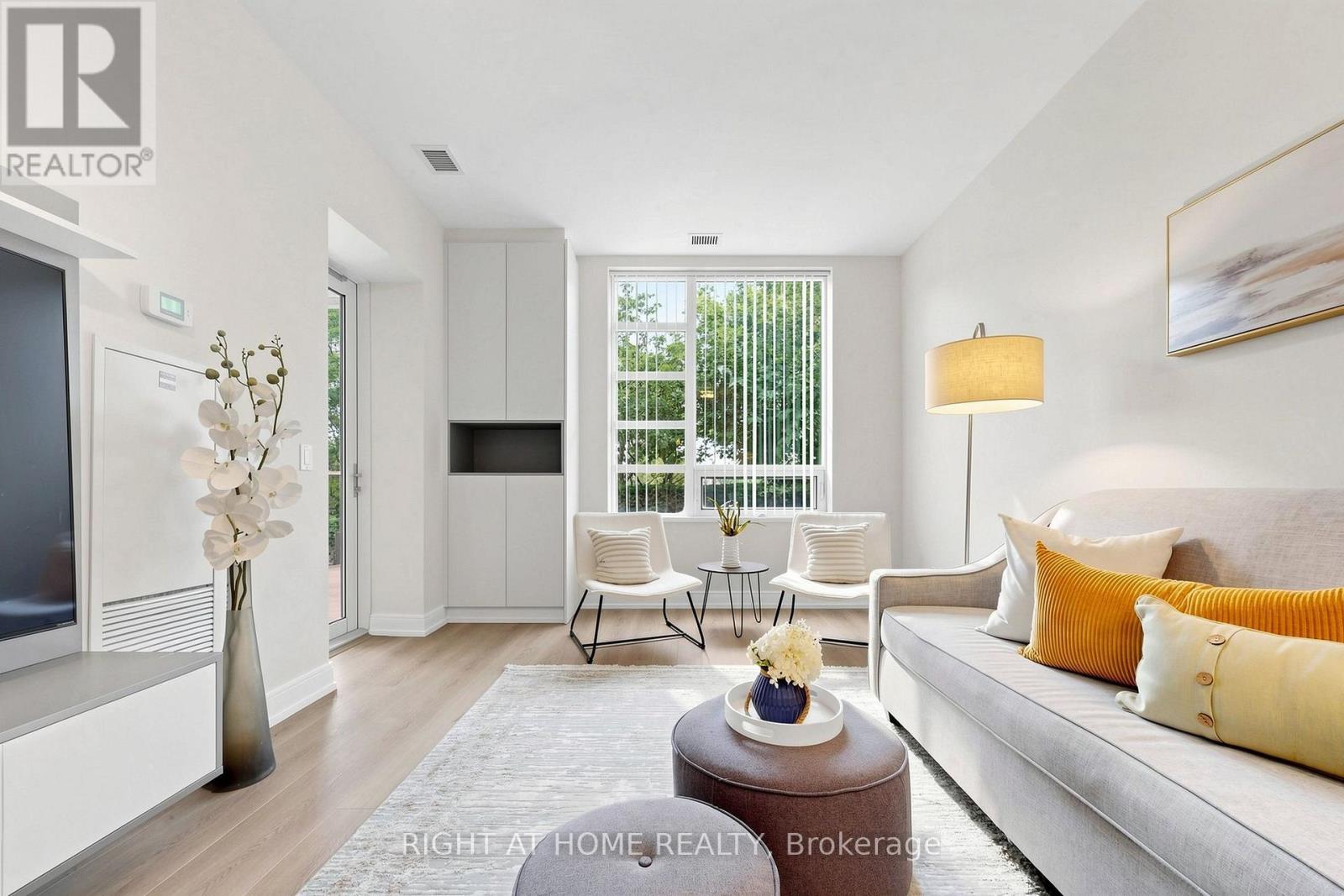 109 - 225 Sherway Gardens Road, Toronto, ON - Indoor Photo Showing Living Room