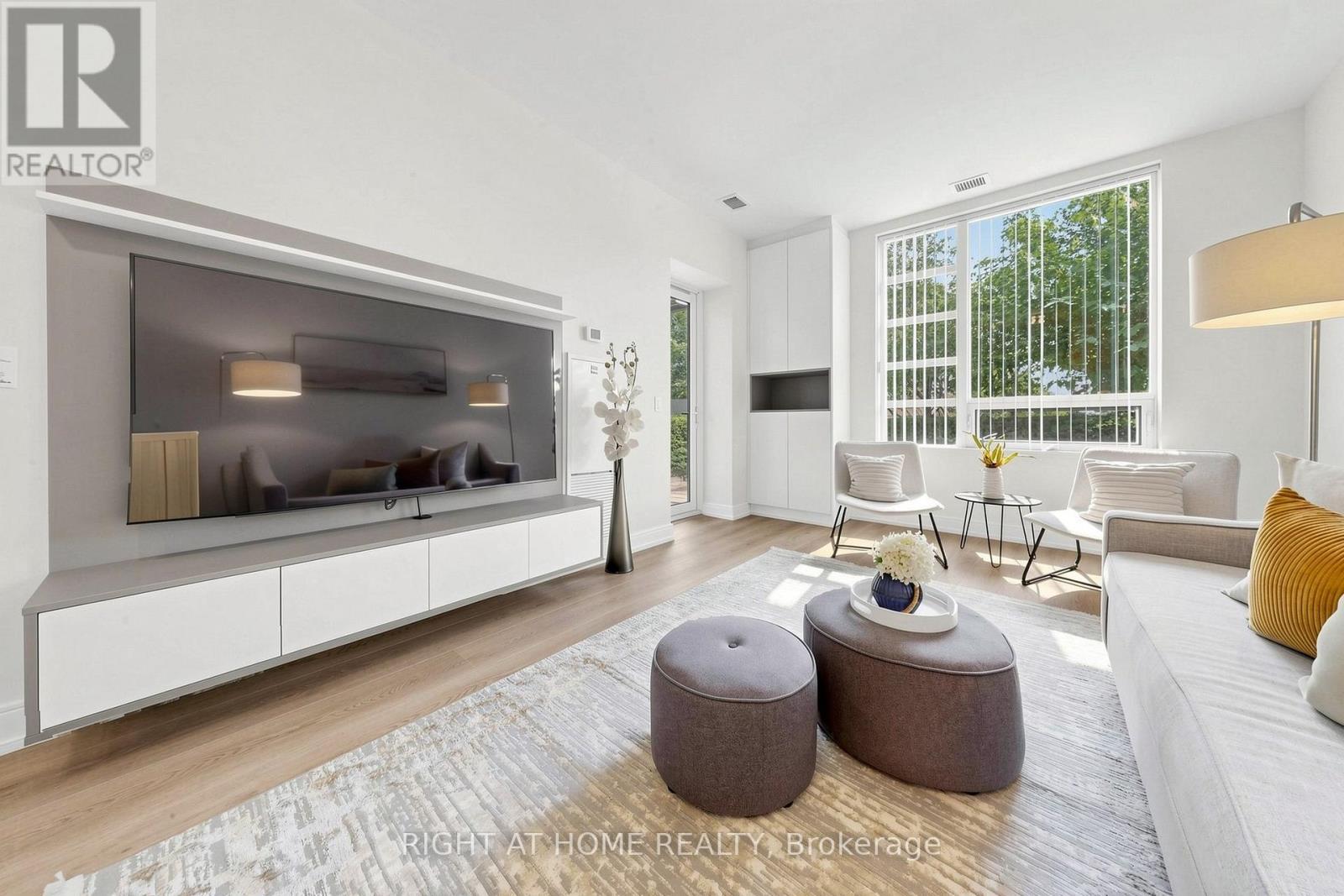 109 - 225 Sherway Gardens Road, Toronto, ON - Indoor Photo Showing Living Room