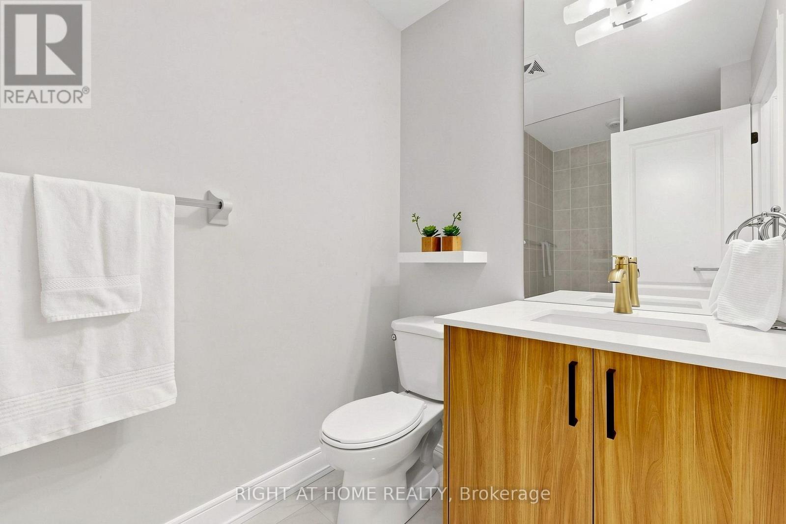 109 - 225 Sherway Gardens Road, Toronto, ON - Indoor Photo Showing Bathroom