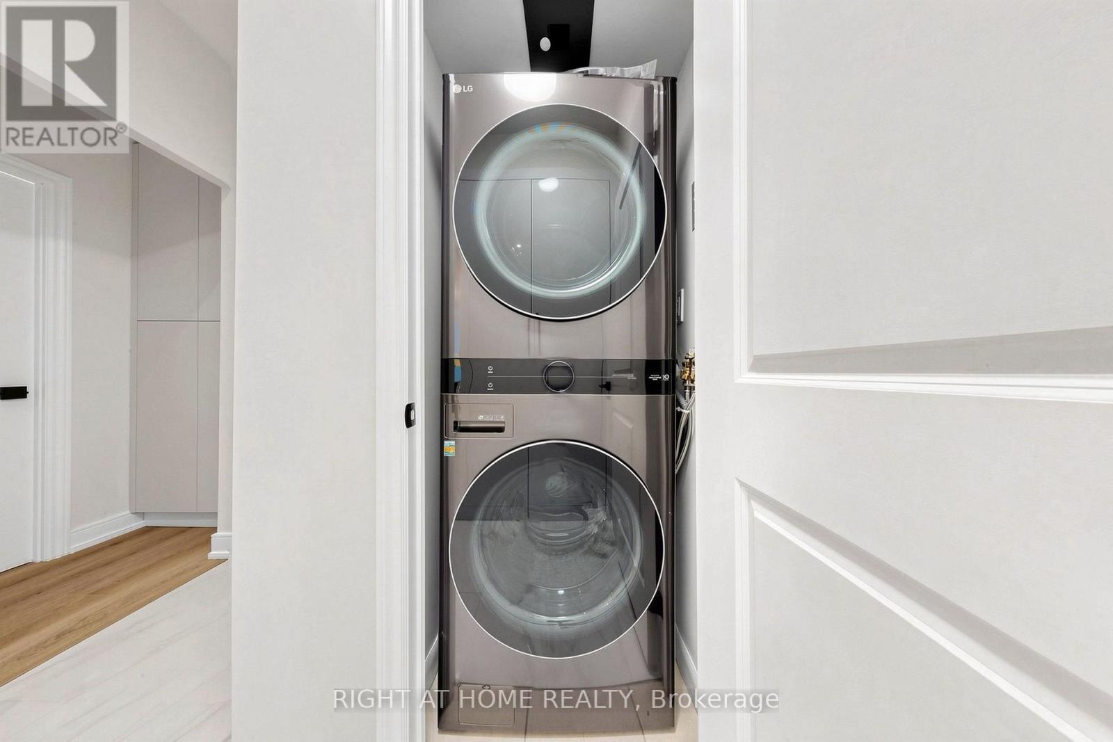 109 - 225 Sherway Gardens Road, Toronto, ON - Indoor Photo Showing Laundry Room