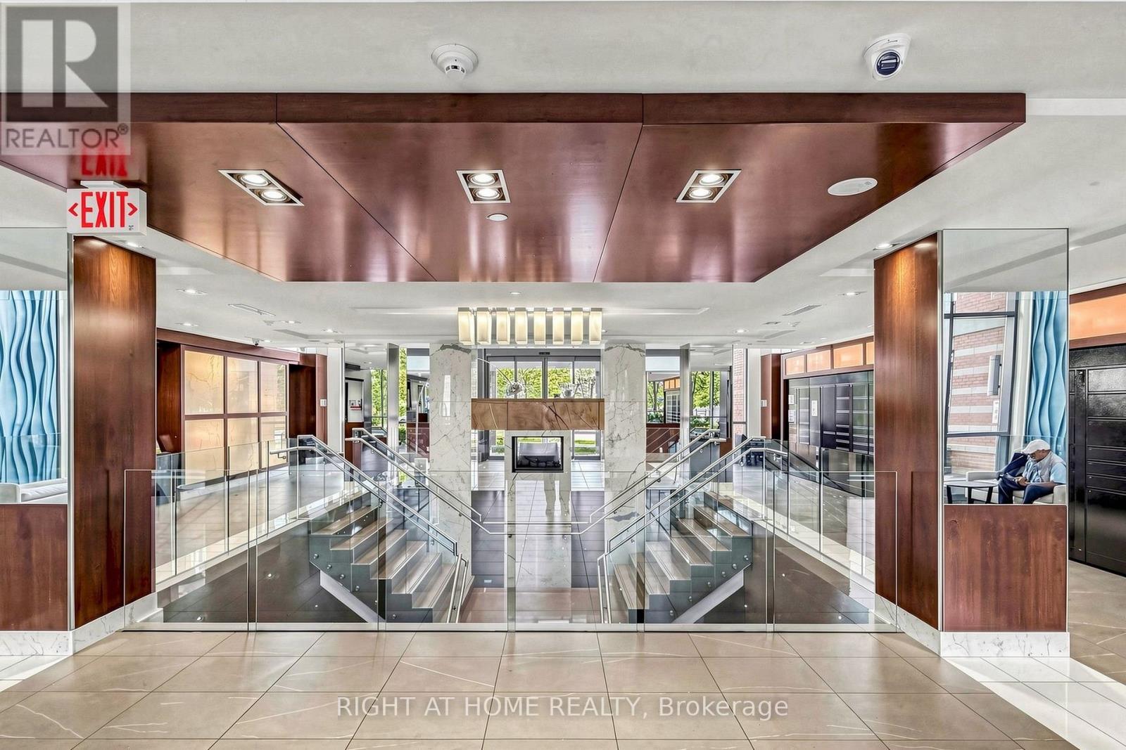 Main Foyer - 109 - 225 Sherway Gardens Road, Toronto, ON - Indoor Photo Showing Other Room