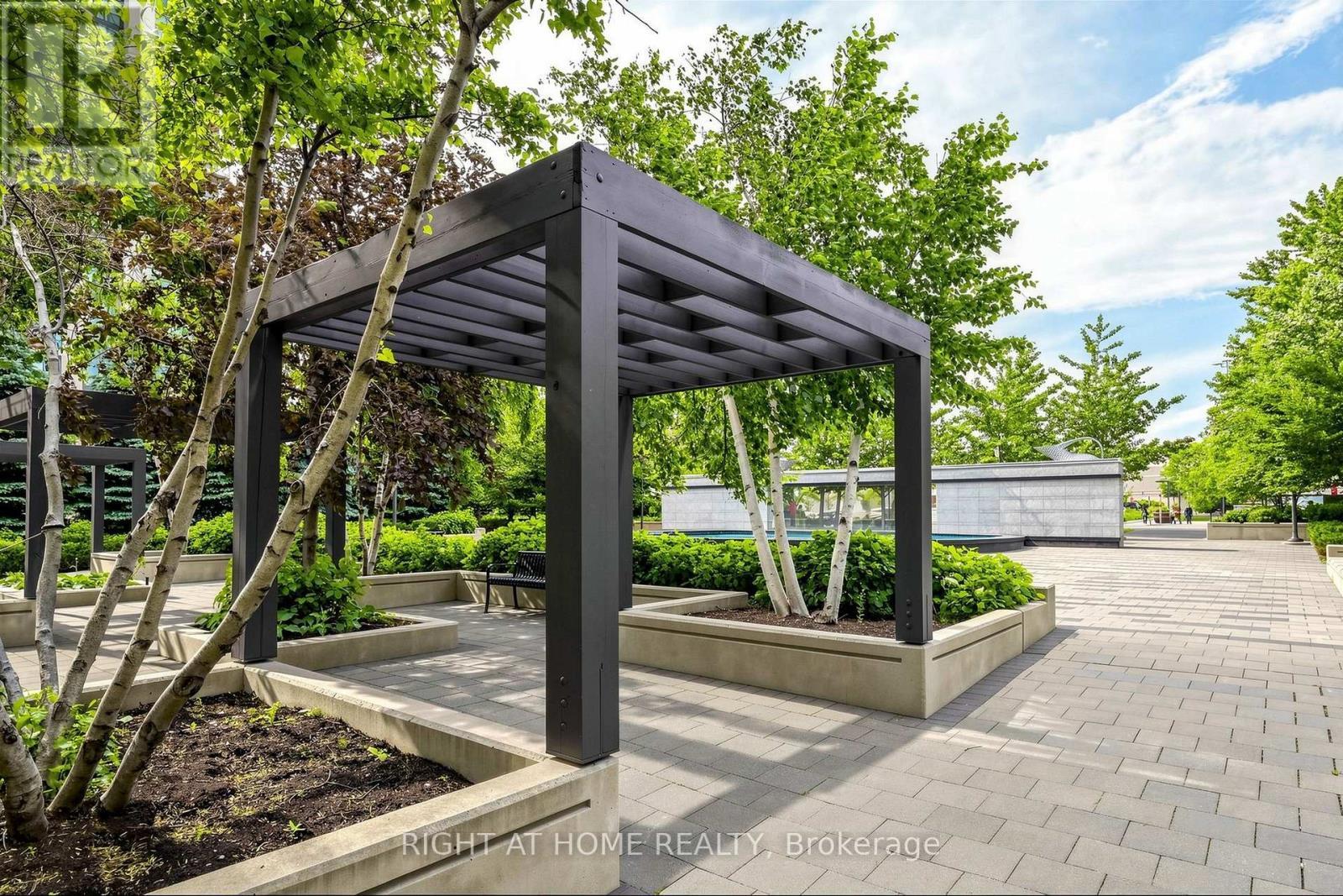 109 - 225 Sherway Gardens Road, Toronto, ON - Outdoor