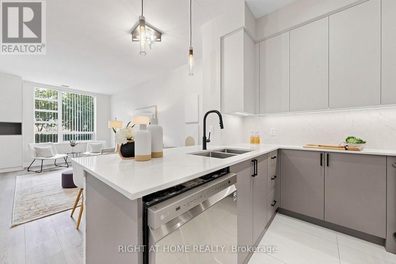 109 - 225 Sherway Gardens Road, Toronto, ON - Indoor Photo Showing Kitchen With Double Sink