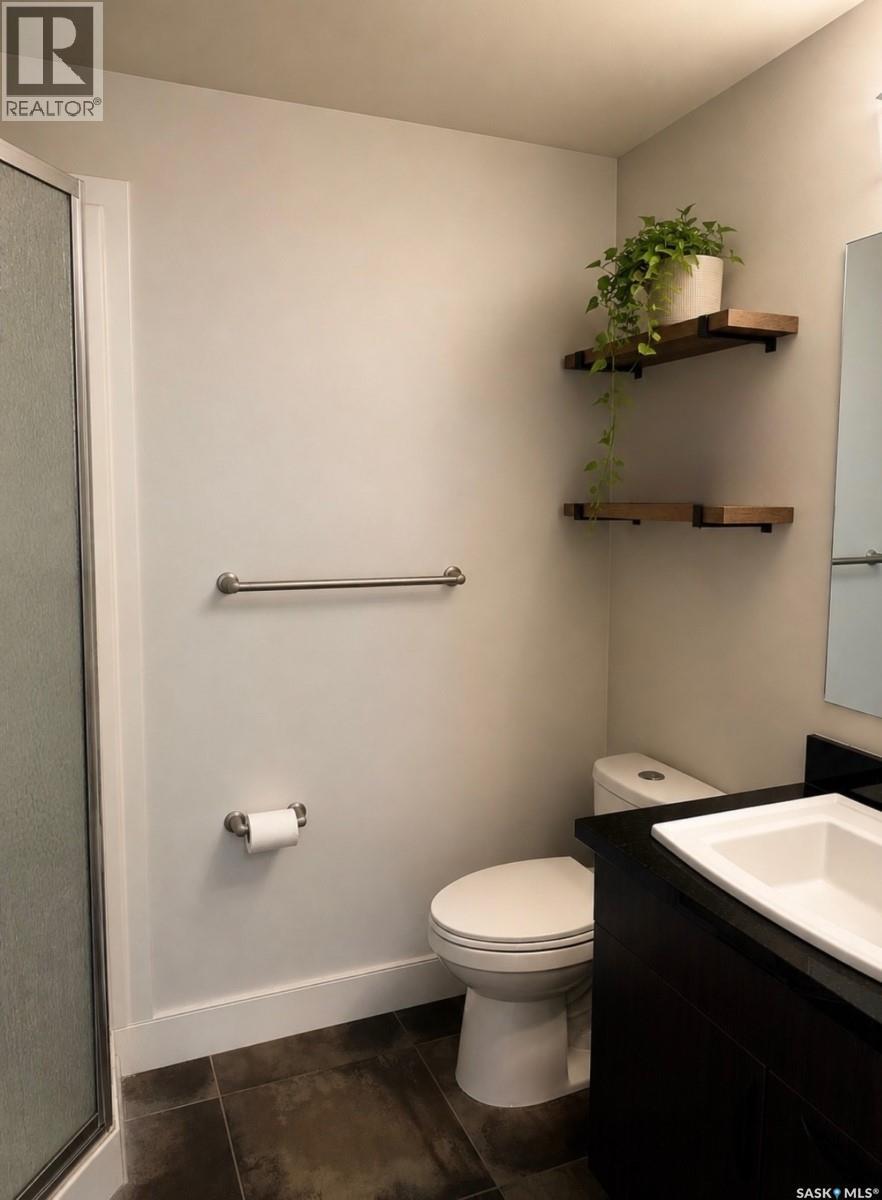 305 721 8Th Street E, Saskatoon, SK - Indoor Photo Showing Bathroom