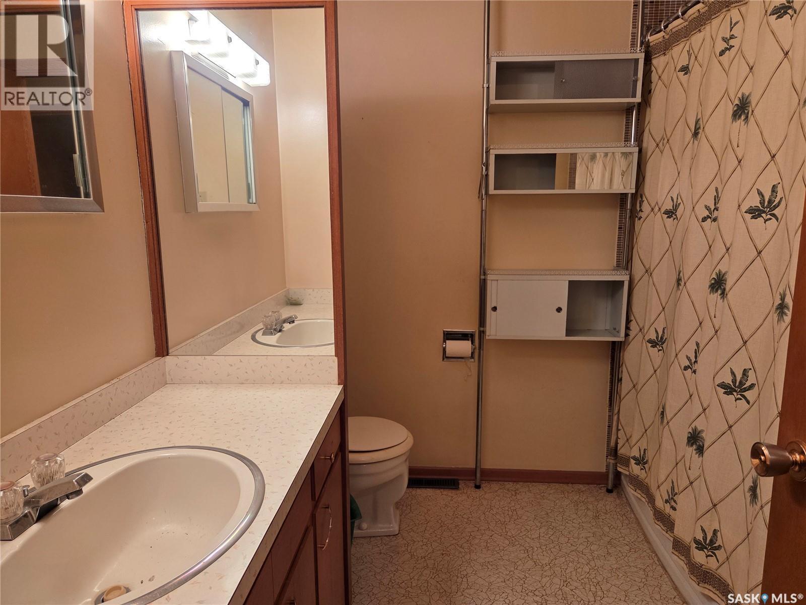 400 Cornwall Street, Regina, SK - Indoor Photo Showing Bathroom
