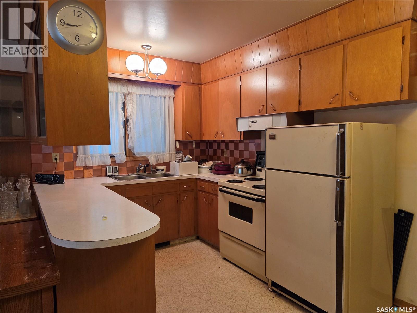 400 Cornwall Street, Regina, SK - Indoor Photo Showing Kitchen With Double Sink