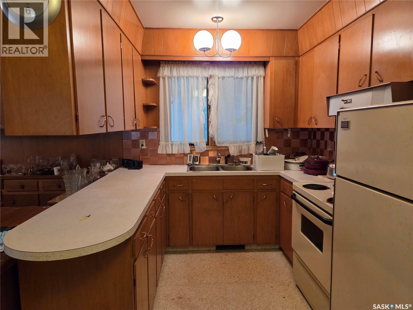 400 Cornwall Street, Regina, SK - Indoor Photo Showing Kitchen With Double Sink