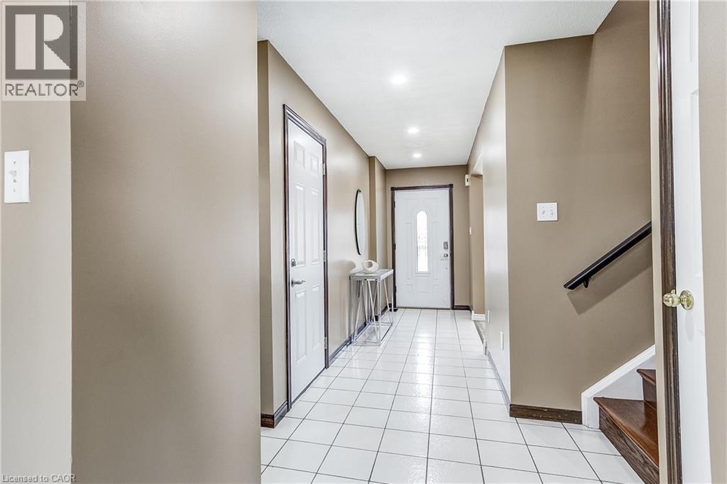 357 Acadia Drive, Hamilton, ON - Indoor Photo Showing Other Room