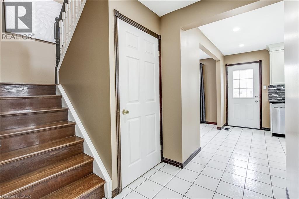 357 Acadia Drive, Hamilton, ON - Indoor Photo Showing Other Room