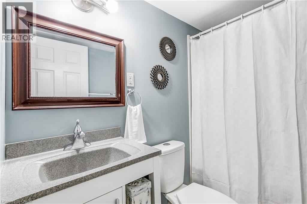 357 Acadia Drive, Hamilton, ON - Indoor Photo Showing Bathroom