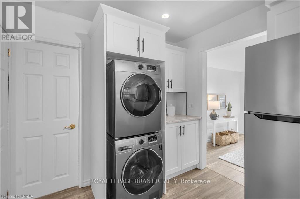 74 Eighth Avenue, Brantford, ON - Indoor Photo Showing Laundry Room